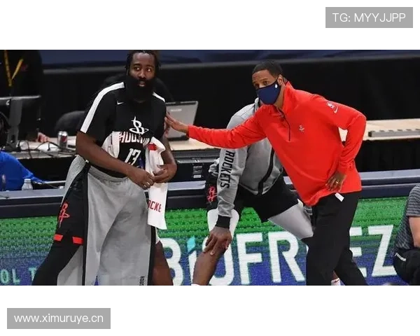 哈登穿得跟夜店常客似的，谁能想到他训练日竟然是这样？